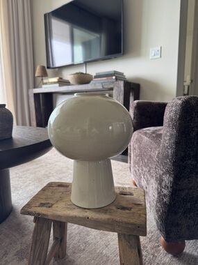CERAMIC VASE / BEIGE